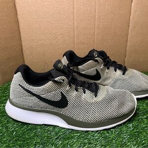 Nike men’s runner